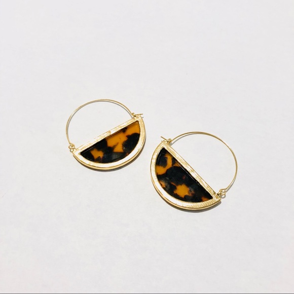 OLIVIA HALF CIRCLE HOOP DROP TORTOISE EARRINGS - Picture 6 of 6